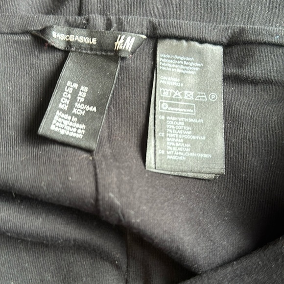 H&M black pencil skirt - 5 for $25 for items marked with ⭐️ - Picture 2 of 2